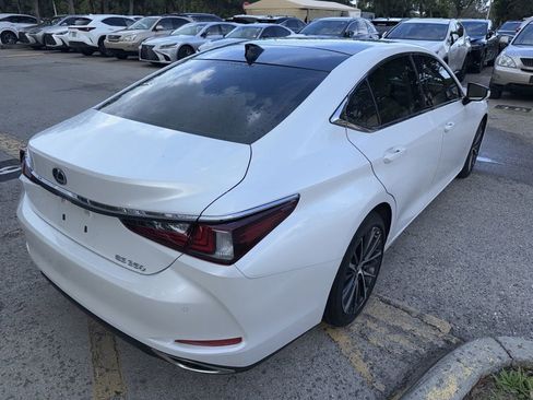 Used 2025 Lexus ES 350 w/ Premium Package FWD image 5