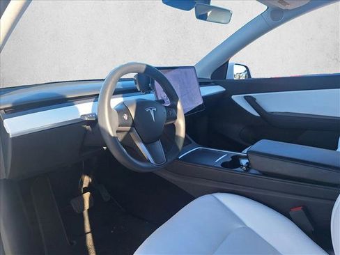 Used 2021 Tesla Model Y Long Range image 9