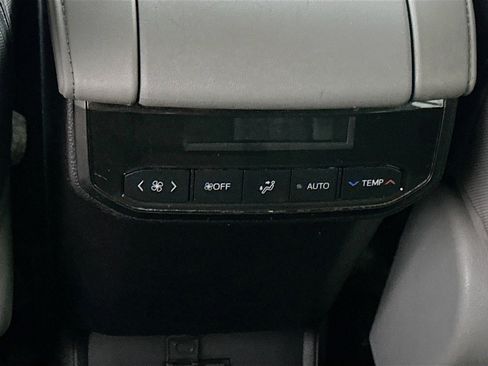 Used 2023 Toyota Highlander LE image 27