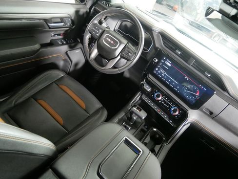 Certified 2022 GMC Sierra 1500 AT4 w/ AT4 Premium Package AWD/4WD image 9