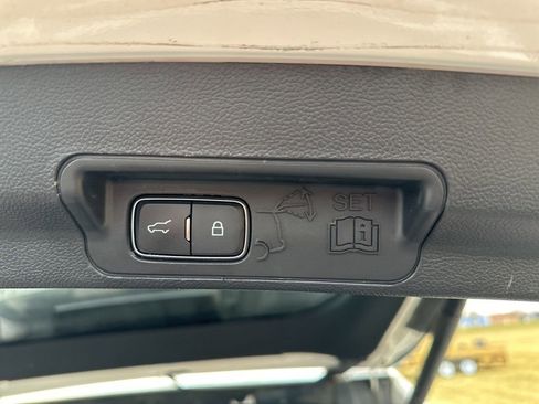 Used 2020 Ford Explorer Limited image 11