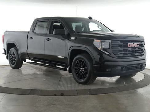 Used 2025 GMC Sierra 1500 Elevation AWD/4WD image 2