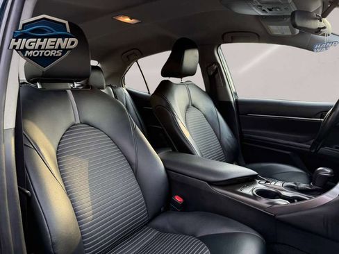 Used 2021 Toyota Camry SE w/ Cold Weather Package image 28