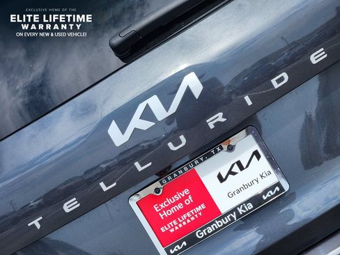 Used 2024 Kia Telluride SX w/ Towing Package FWD image 6