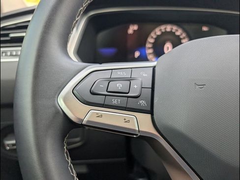 Certified 2024 Volkswagen Tiguan SE w/ Panoramic Sunroof Package image 13