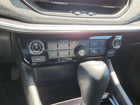Certified 2025 Jeep Compass Latitude w/ Convenience Group AWD/4WD image 16