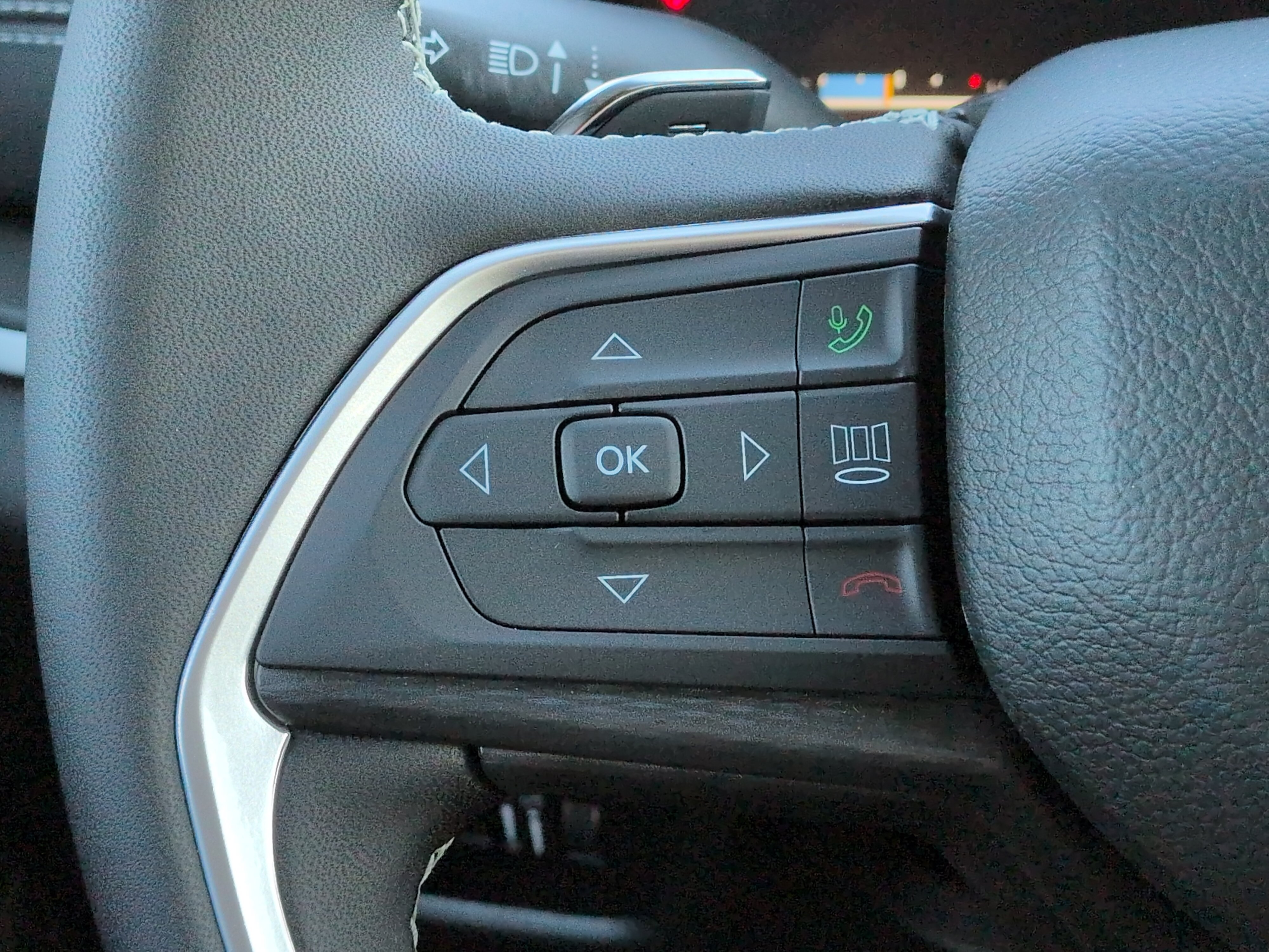 New 2027 Jeep Grand Cherokee Laredo RWD image 22