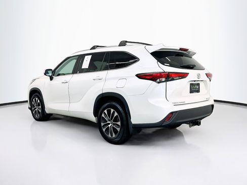 Used 2020 Toyota Highlander XLE image 5
