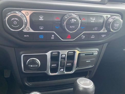 Used 2023 Jeep Wrangler Sahara w/ Cold Weather Group image 10