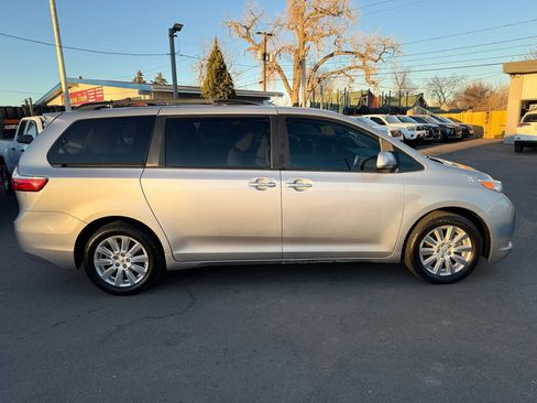 Used 2017 Toyota Sienna XLE Premium image 10