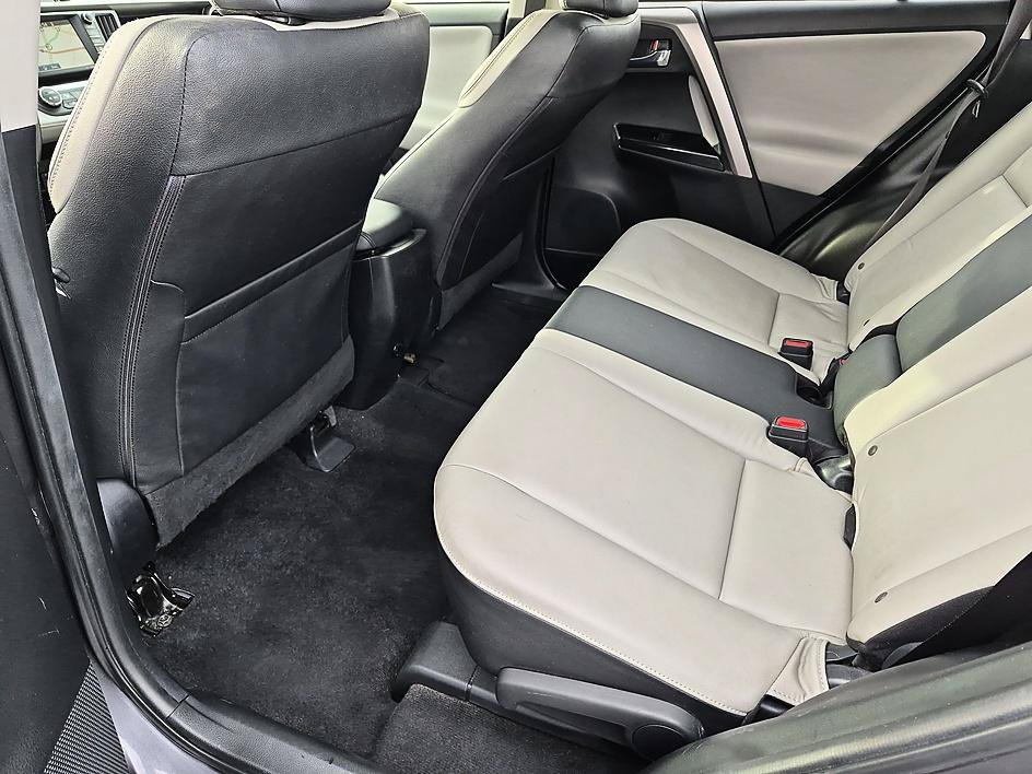 Used 2016 Toyota RAV4 Limited FWD image 29