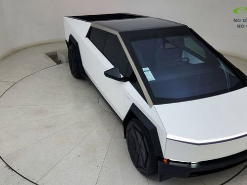 Used 2024 Tesla Cybertruck AWD Crew Cab image 73