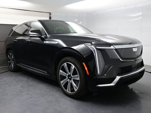 Used 2025 Cadillac Escalade IQ Luxury 2 w/ LPO, Premium Carpet Package AWD/4WD image 3