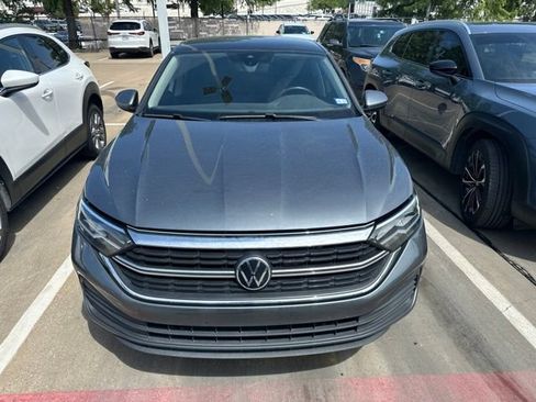 Used 2023 Volkswagen Jetta SE FWD image 2