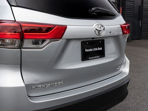 Used 2017 Toyota Highlander XLE image 10