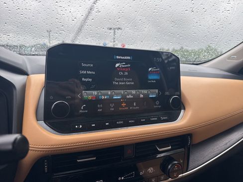 Used 2023 Nissan Rogue Platinum AWD/4WD image 30