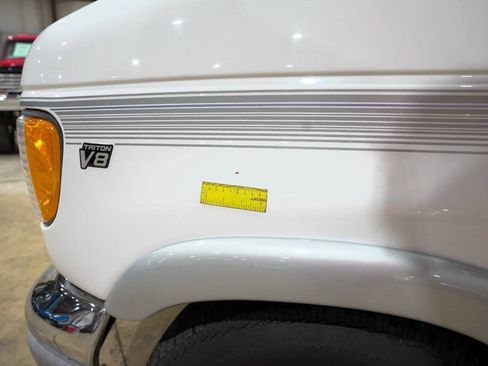 Used 1999 Ford E-150 and Econoline 150 RWD image 32