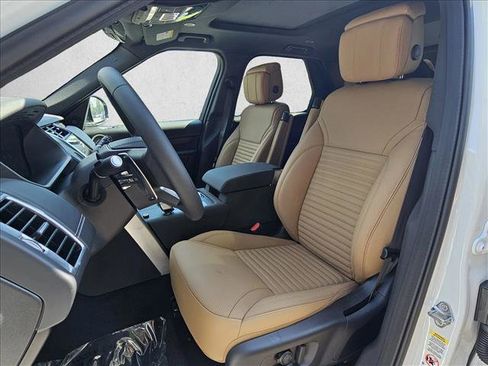 New 2025 Land Rover Discovery Dynamic SE image 4