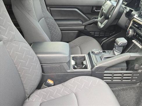 Used 2025 Toyota Tacoma SR5 AWD/4WD image 19