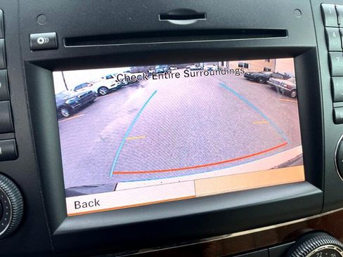 Used 2011 Mercedes-Benz GL 450 4MATIC image 33