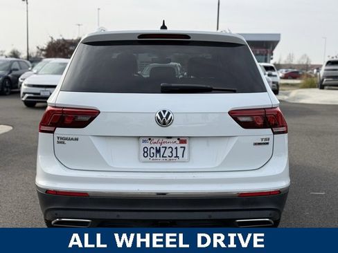 Used 2018 Volkswagen Tiguan SEL Premium image 15