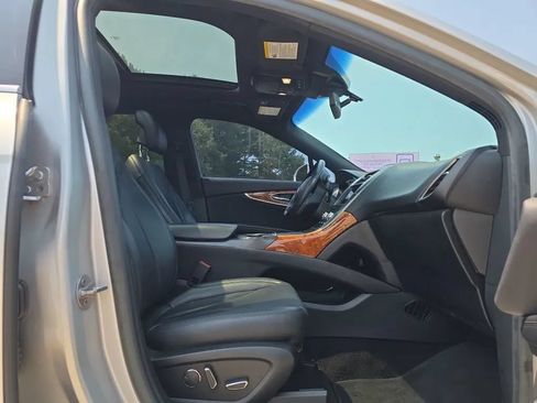 Used 2019 Lincoln Nautilus Reserve FWD image 48
