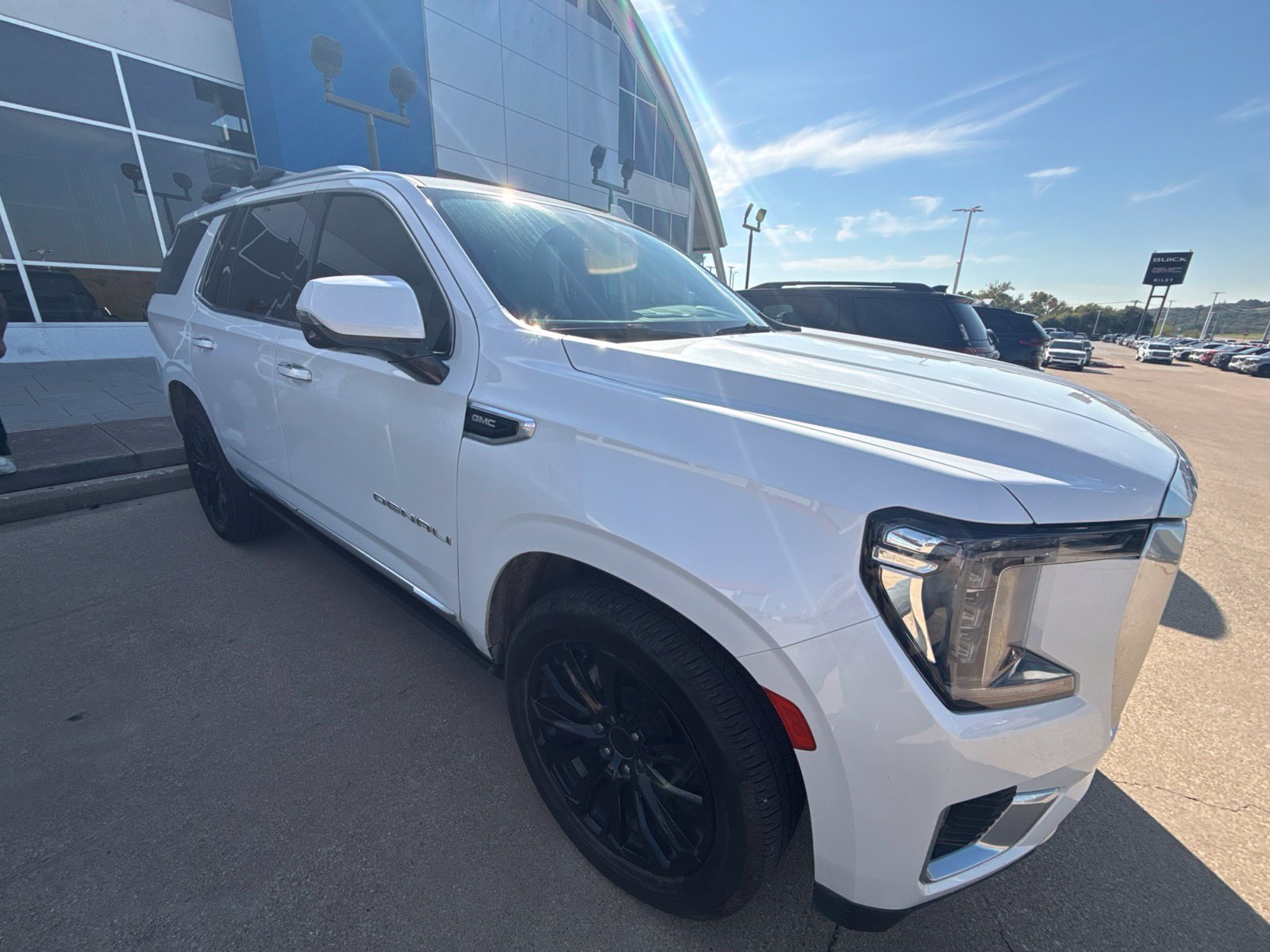 Used 2021 GMC Yukon Denali w/ Denali Premium Package AWD/4WD image 24