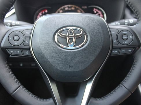 Used 2025 Toyota RAV4 XLE w/ Convenience Package image 19