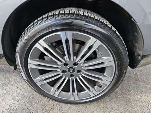 Used 2023 Land Rover Range Rover Long Wheelbase Autobiography image 41