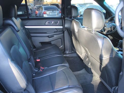 Used 2016 Ford Explorer XLT w/ Equipment Group 202A FWD image 20