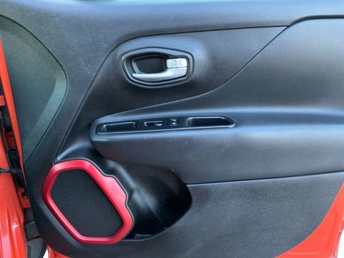 Used 2016 Jeep Renegade Trailhawk w/ Premium Trailhawk Package image 16