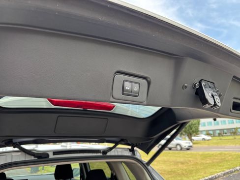 Used 2025 Nissan Rogue SV FWD image 18