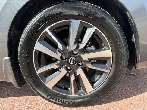 Used 2025 Nissan Versa SV w/ Trunk Package image 29