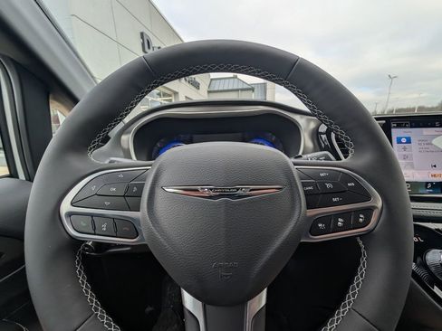 New 2026 Chrysler Pacifica Select image 20