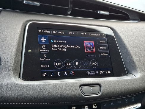 Used 2023 Cadillac XT4 Premium Luxury w/ Technology Package AWD/4WD image 19