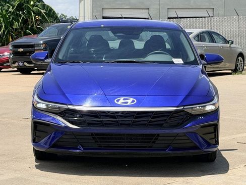 Used 2024 Hyundai Elantra SEL FWD image 3