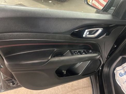 Used 2022 Jeep Compass Trailhawk AWD/4WD image 11