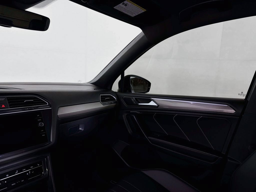 Used 2024 Volkswagen Tiguan SE R-Line AWD/4WD image 21