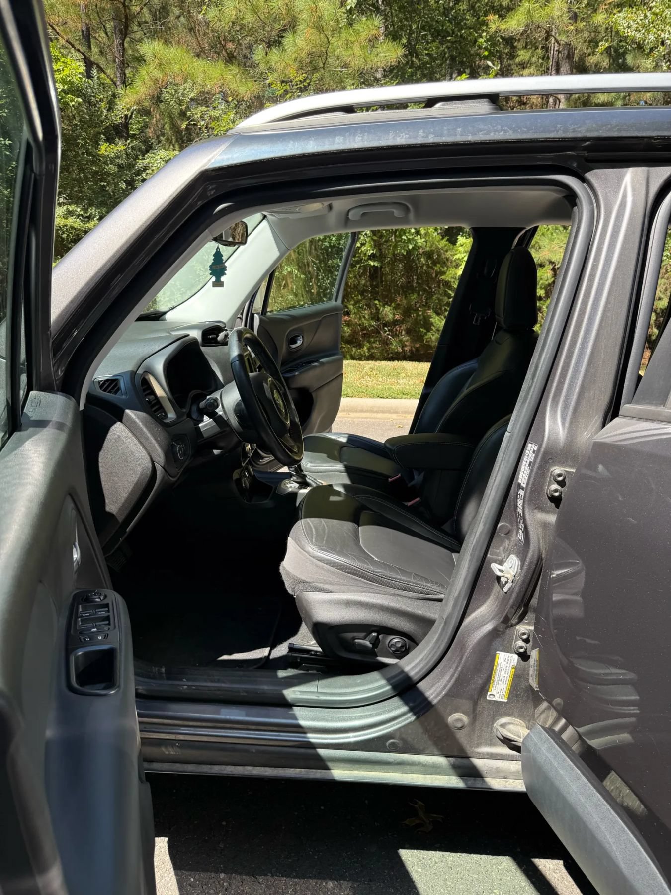 Used 2017 Jeep Renegade Limited AWD/4WD image 11