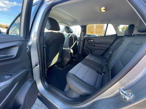 Used 2025 Chevrolet Trax LT image 24