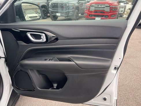 New 2026 Jeep Compass Limited image 9