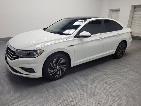 Used 2019 Volkswagen Jetta SEL Premium FWD image 2
