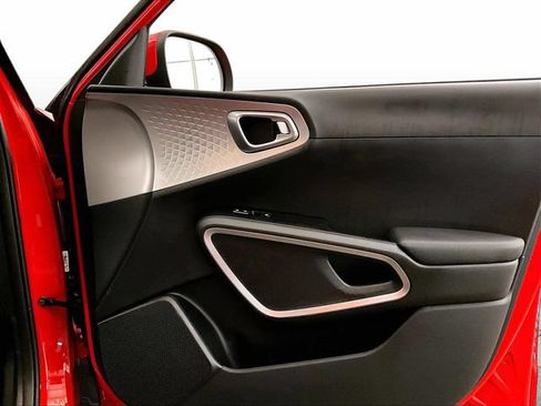 Used 2023 Kia Soul LX w/ LX Technology Package FWD image 23