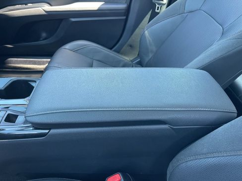 Used 2025 Toyota Camry XLE FWD image 13