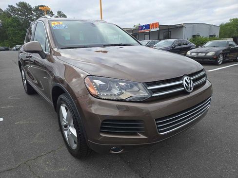 Used 2013 Volkswagen Touareg VR6 AWD/4WD image 3