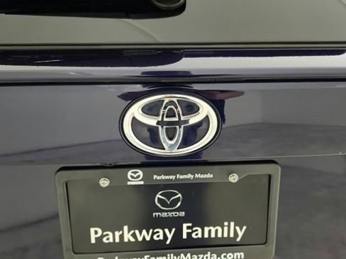 Used 2021 Toyota RAV4 XLE Premium FWD image 31