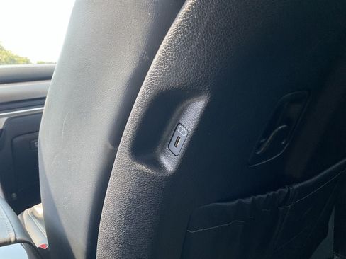 Used 2025 Kia Telluride S FWD image 17