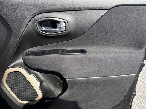 Used 2017 Jeep Renegade Sport w/ Power & Air Group image 14