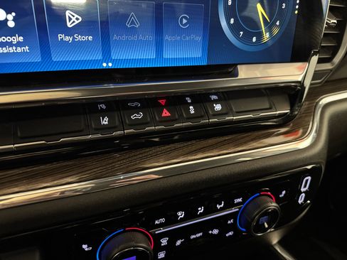 Used 2024 Chevrolet Silverado 2500 LT w/ Convenience Package image 26