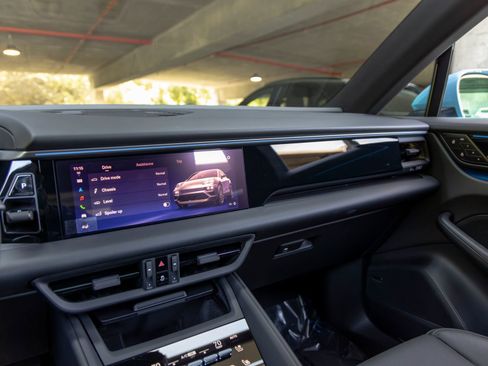 New 2025 Porsche Macan Electric RWD image 34
